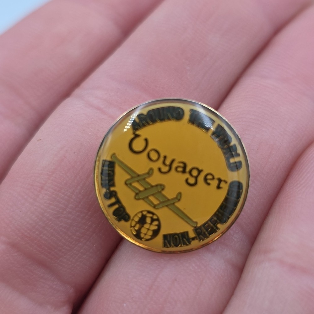 Collectible VOYAGER Non-Stop Non Refueled AROUND THE WORLD Hat / Lapel‎ Pin
